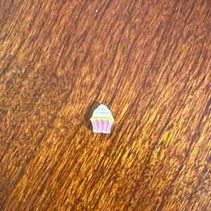NWOT Origami Owl Cupcake Charm